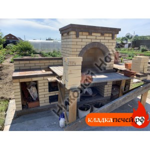 Барбекю комплекс из светлого кирпича
