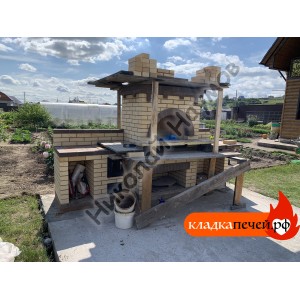 Барбекю комплекс из светлого кирпича