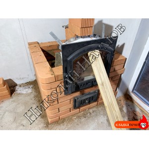 Небольшая каминопечь с духовой камерой